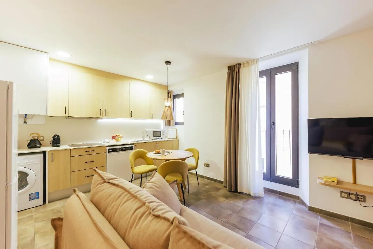 ז'ירונה Bravissimo Mercadal 3, One-Bedroom Plus Sofa Bed דירה
