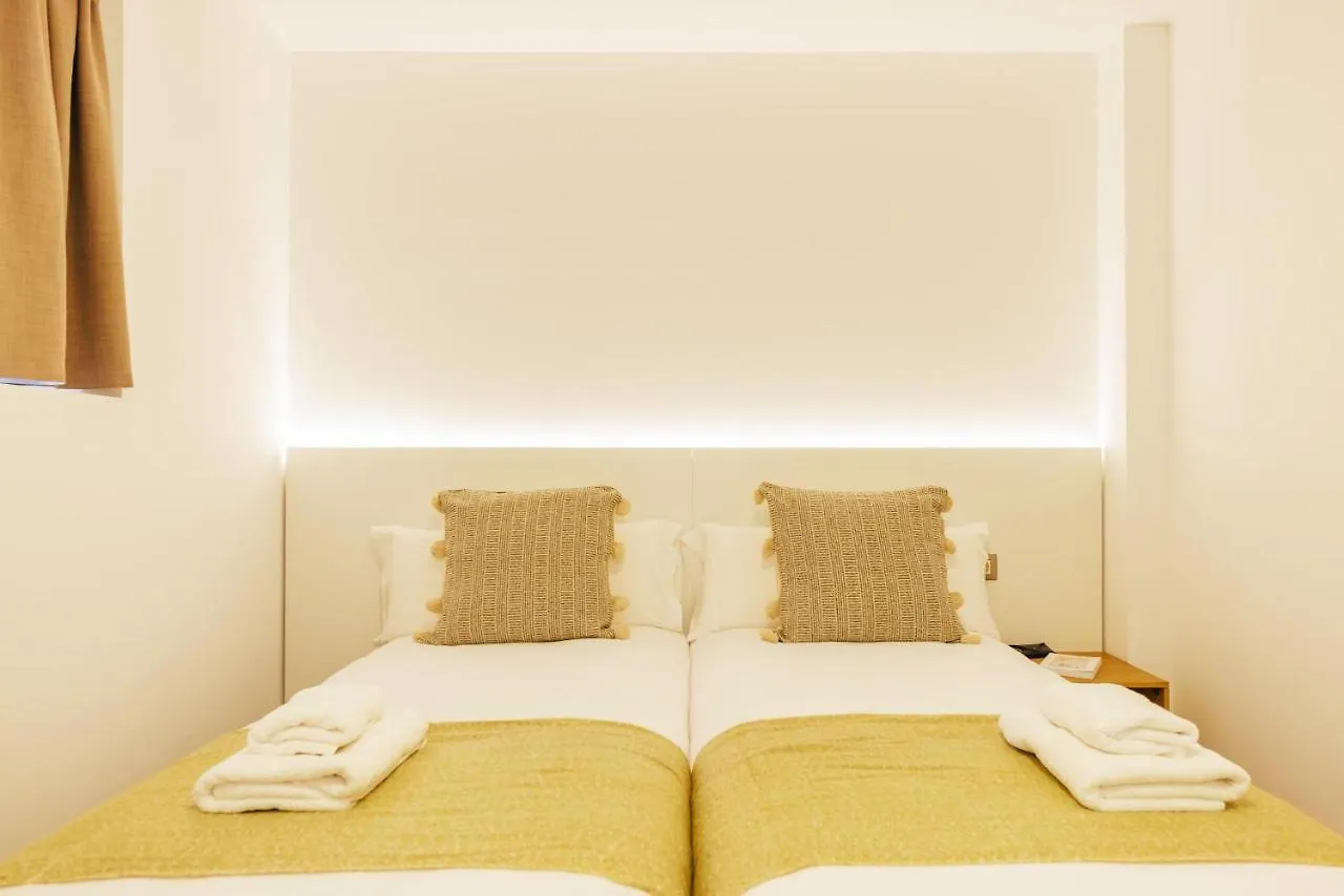 ז'ירונה Bravissimo Mercadal 3, One-Bedroom Plus Sofa Bed דירה